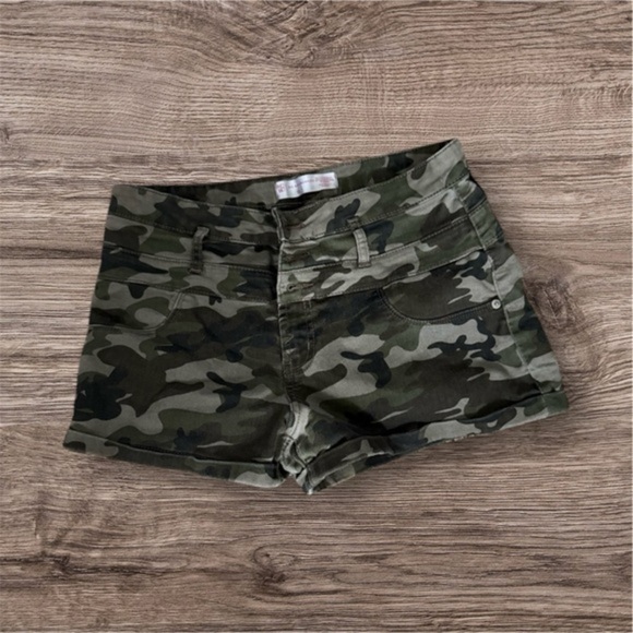 Pants - NWOT Camo Print Women's Shorts